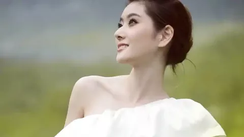 唐山医院老人穿病号服干活